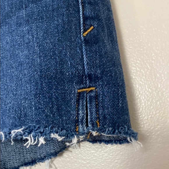 Good American Good Cutoff Denim Shorts Frayed Hem Blue 464 Size 4/27 - Picture 3 of 9